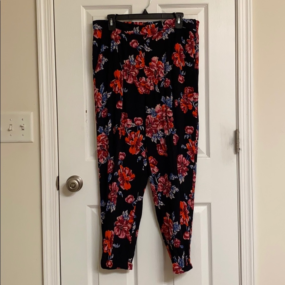 free press Red Floral Print Pants Pockets Elastic Waist Rayon Size Large